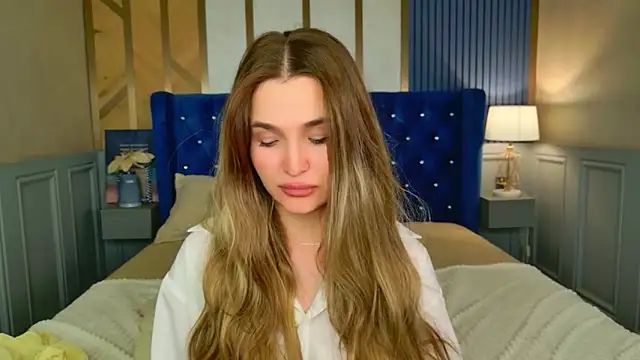 Lina Sinerz online show from May 31, 2026, 3:56 am
