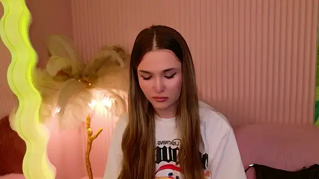 Lina Sinerz online show from April 1, 2026, 9:01 pm