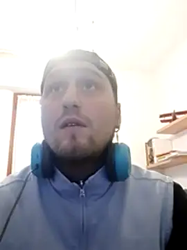 Snapshot of barbone15 chatting on February 19, 2026, 9:50 am barbone15 online show from February 19, 2026, 9:50 am