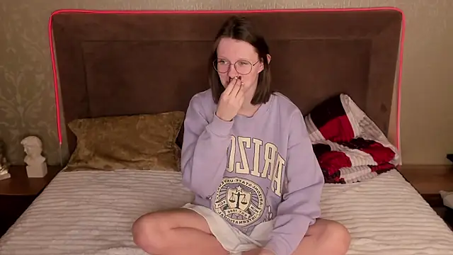 RoxyHerena online show from January 9, 2026, 4:08 am