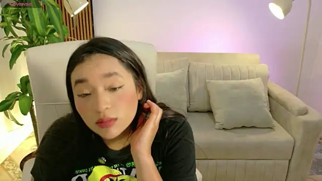 IAM  ZARA online show from April 14, 2026, 9:42 pm