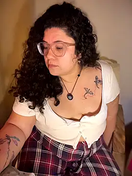 Snapshot of VanesssaMilf_ chatting on February 24, 2026, 5:08 am VanesssaMilf online show from February 24, 2026, 5:08 am