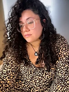 VanesssaMilf  online show from April 15, 2026, 4:22 pm