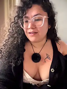 VanesssaMilf  online show from April 14, 2026, 12:10 pm