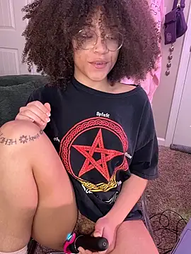 Snapshot of ollythegreat chatting on December 21, 2025, 9:04 pm ollythegreat online show from December 21, 2025, 9:04 pm