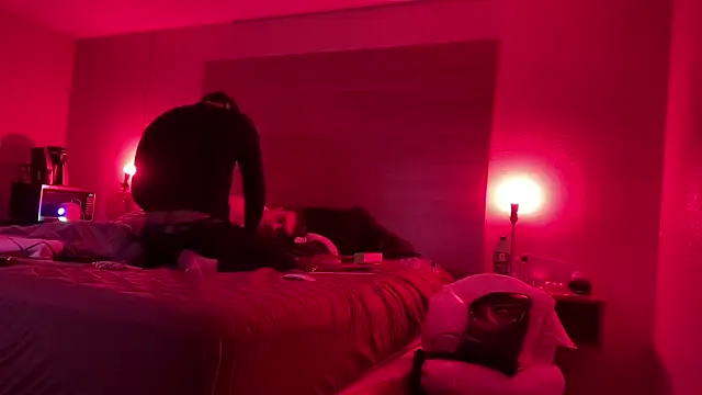 cosmiccloudpig online show from March 1, 2026, 5:35 pm