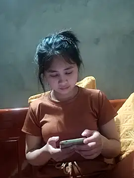 Snapshot of Him_MountainGirl chatting on February 23, 2026, 1:33 pm Him MountainGirl online show from February 23, 2026, 1:33 pm