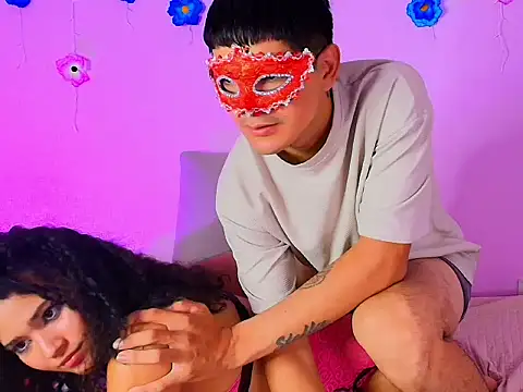 Snapshot of Thetoxicouple chatting on December 17, 2025, 11:32 pm Thetoxicouple online show from December 17, 2025, 11:32 pm