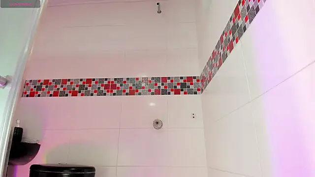 valeriecute18 online show from April 6, 2026, 3:13 am