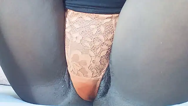 Minenhle-2001 online show from January 12, 2026, 12:12 pm