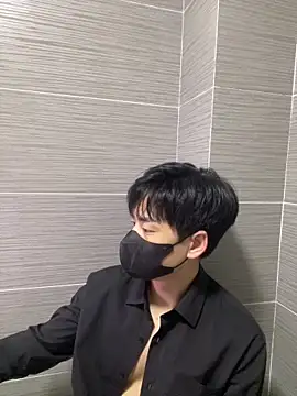 kimze7 online show from April 7, 2026, 3:25 pm