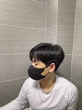 kimze7 online show from March 5, 2026, 2:57 pm