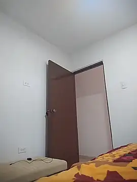 Nini Love  online show from March 1, 2026, 5:02 pm