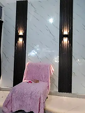 Snapshot of CaramelDesire chatting on April 23, 2026, 11:50 pm CaramelDesire online show from April 23, 2026, 11:50 pm