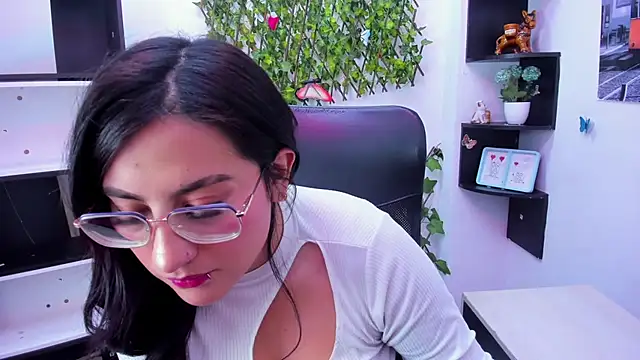 Snapshot of sophi_hardd_ chatting on February 21, 2026, 4:20 pm sophi hardd online show from February 21, 2026, 4:20 pm