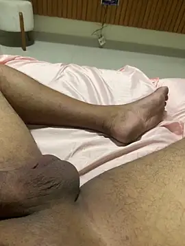 Snapshot of Phenrik1989 chatting on February 13, 2026, 9:59 pm Phenrik1989 online show from February 13, 2026, 9:59 pm