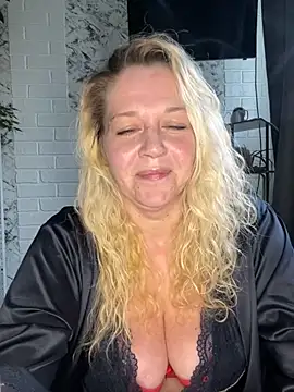 JenniferCarmen online show from May 22, 2026, 11:52 am