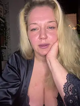 Snapshot of JenniferCarmen chatting on February 2, 2026, 4:06 pm JenniferCarmen online show from February 2, 2026, 4:06 pm