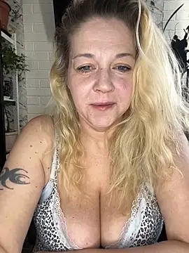 JenniferCarmen online show from April 3, 2026, 1:45 am