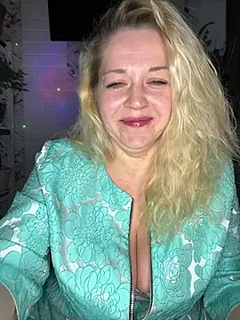 JenniferCarmen online show from April 10, 2026, 11:34 pm