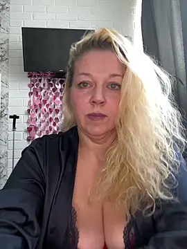 Snapshot of JenniferCarmen chatting on February 24, 2026, 8:04 am JenniferCarmen online show from February 24, 2026, 8:04 am