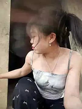 sofia-bae online show from April 13, 2026, 3:54 am