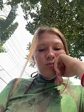 Snapshot of FionaMurr chatting on February 20, 2026, 4:09 am FionaMurr online show from February 20, 2026, 4:09 am