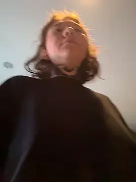 FionaMurr online show from December 17, 2025, 2:05 am