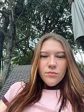 Snapshot of FionaMurr chatting on February 4, 2026, 3:01 am FionaMurr online show from February 4, 2026, 3:01 am