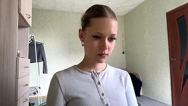 ZaidaSchwarten online show from March 27, 2026, 12:06 pm