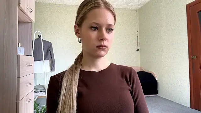 ZaidaSchwarten online show from March 19, 2026, 11:32 am