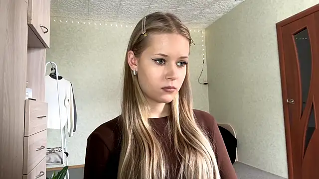 ZaidaSchwarten online show from February 26, 2026, 8:25 am