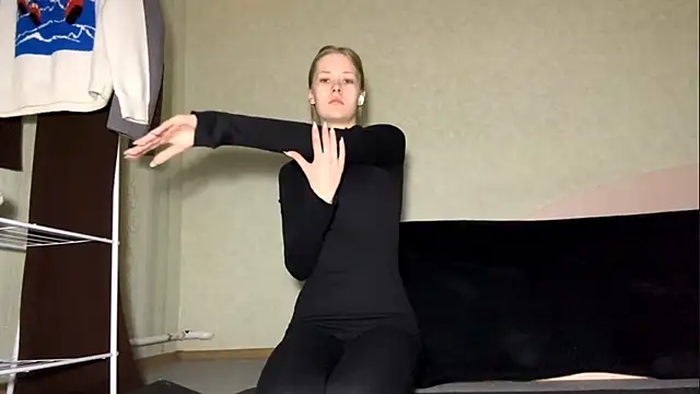 ZaidaSchwarten online show from February 13, 2026, 5:40 am