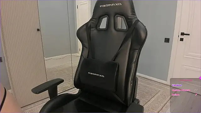 lovelymikky online show from April 7, 2026, 3:41 am