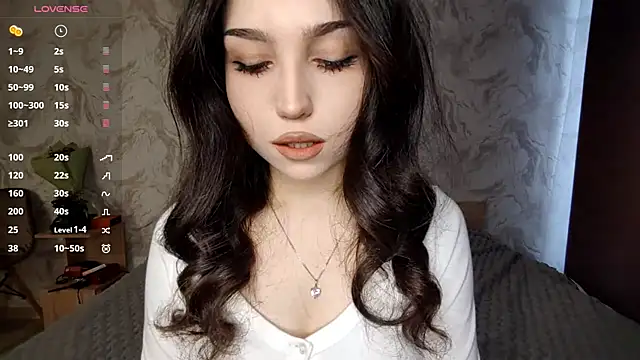 Snapshot of Qwami_Amie chatting on April 19, 2026, 6:47 am Qwami Amie online show from April 19, 2026, 6:47 am