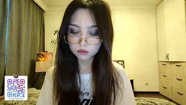 Qwami Amie online show from January 12, 2026, 4:52 am