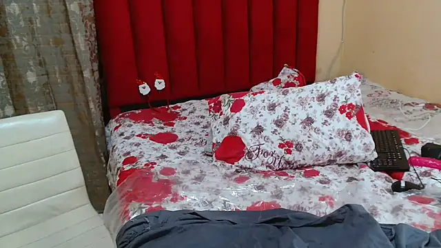 ChoklitBerryXX online show from December 17, 2025, 9:20 pm