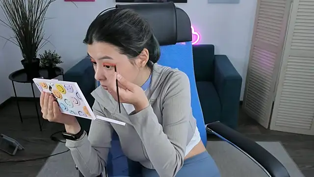 SirenMystiq online show from December 14, 2025, 8:09 am