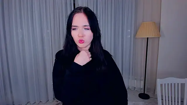 LenaKurpiel online show from December 19, 2025, 4:42 pm