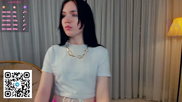 LenaKurpiel online show from January 8, 2026, 4:57 pm