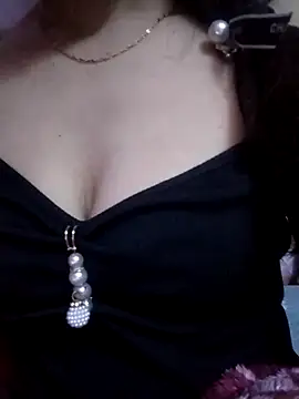 Snapshot of Comb-bii chatting on December 21, 2025, 8:53 pm Comb-bii online show from December 21, 2025, 8:53 pm