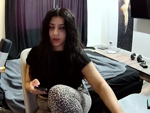 Nicole Pars online show from February 24, 2026, 1:12 pm