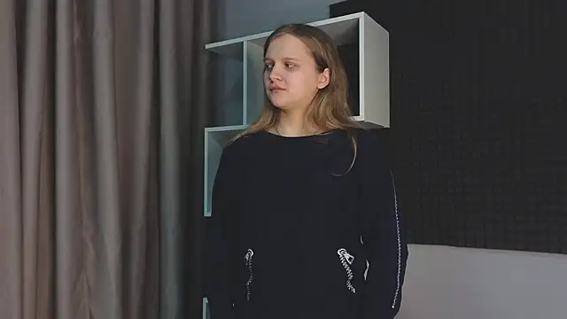 HazeElariel online show from March 16, 2026, 2:43 pm