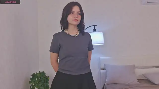 NyraVesperis online show from April 19, 2026, 6:36 am