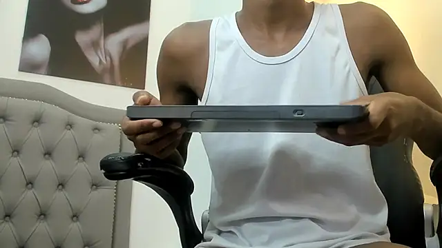 Snapshot of khris__evans chatting on February 13, 2026, 8:31 pm khris evans online show from February 13, 2026, 8:31 pm