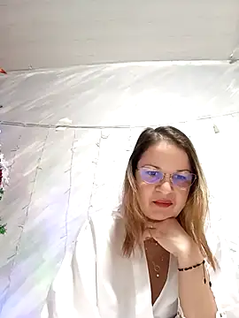 NikkyNatural online show from December 17, 2025, 5:40 pm