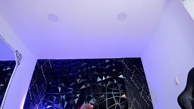 AriadnaLoren online show from March 31, 2026, 4:58 am