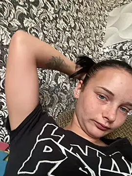Snapshot of Barbika19 chatting on August 4, 2026, 10:42 am Barbika19 online show from August 4, 2026, 10:42 am