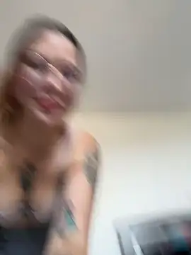 Annyhathatway online show from December 17, 2025, 8:25 pm