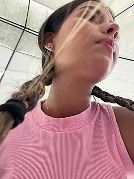 Valeria-escobar online show from March 19, 2026, 1:44 pm